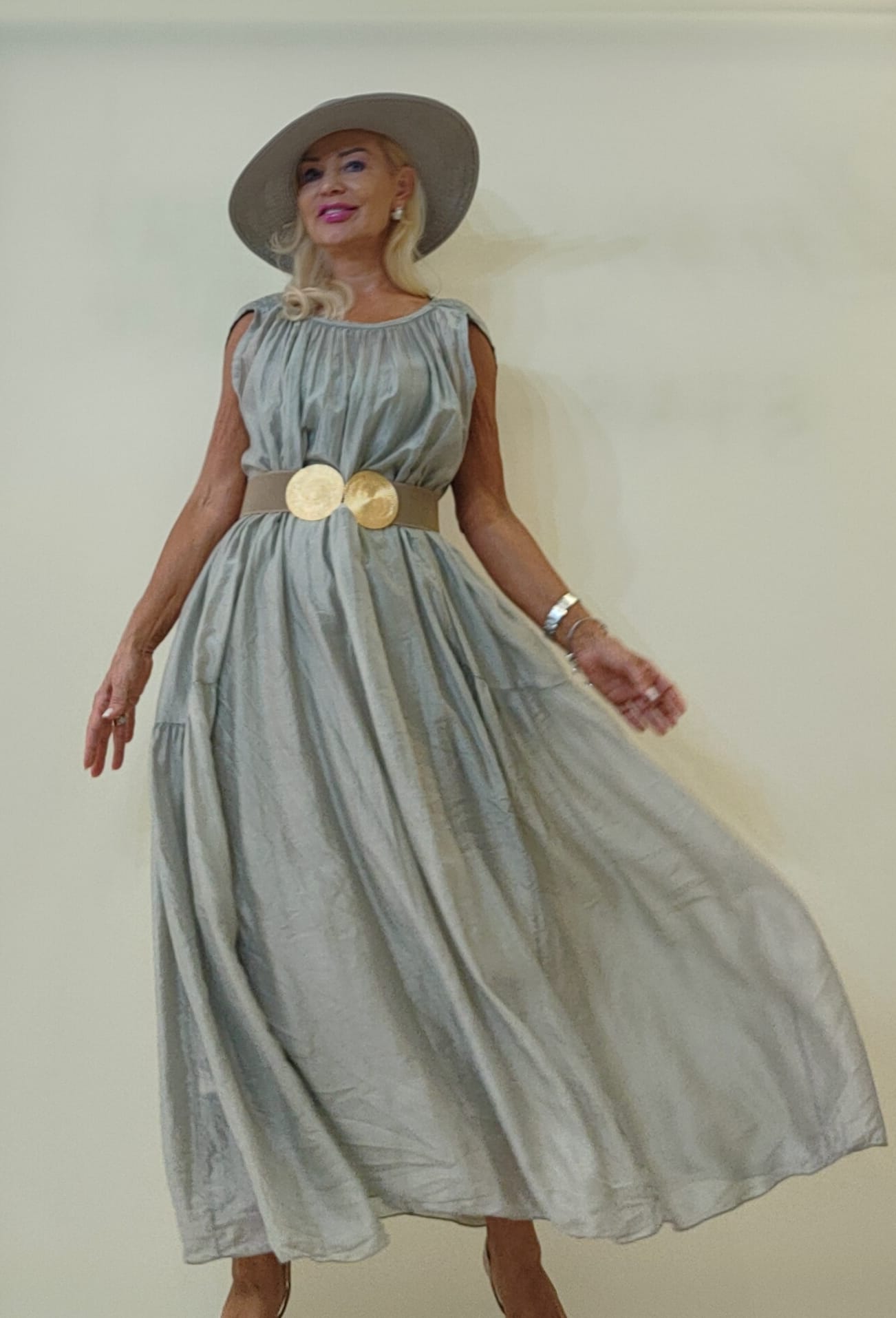 Colectie de vara 2026 - Rochie Maxi Argintiu