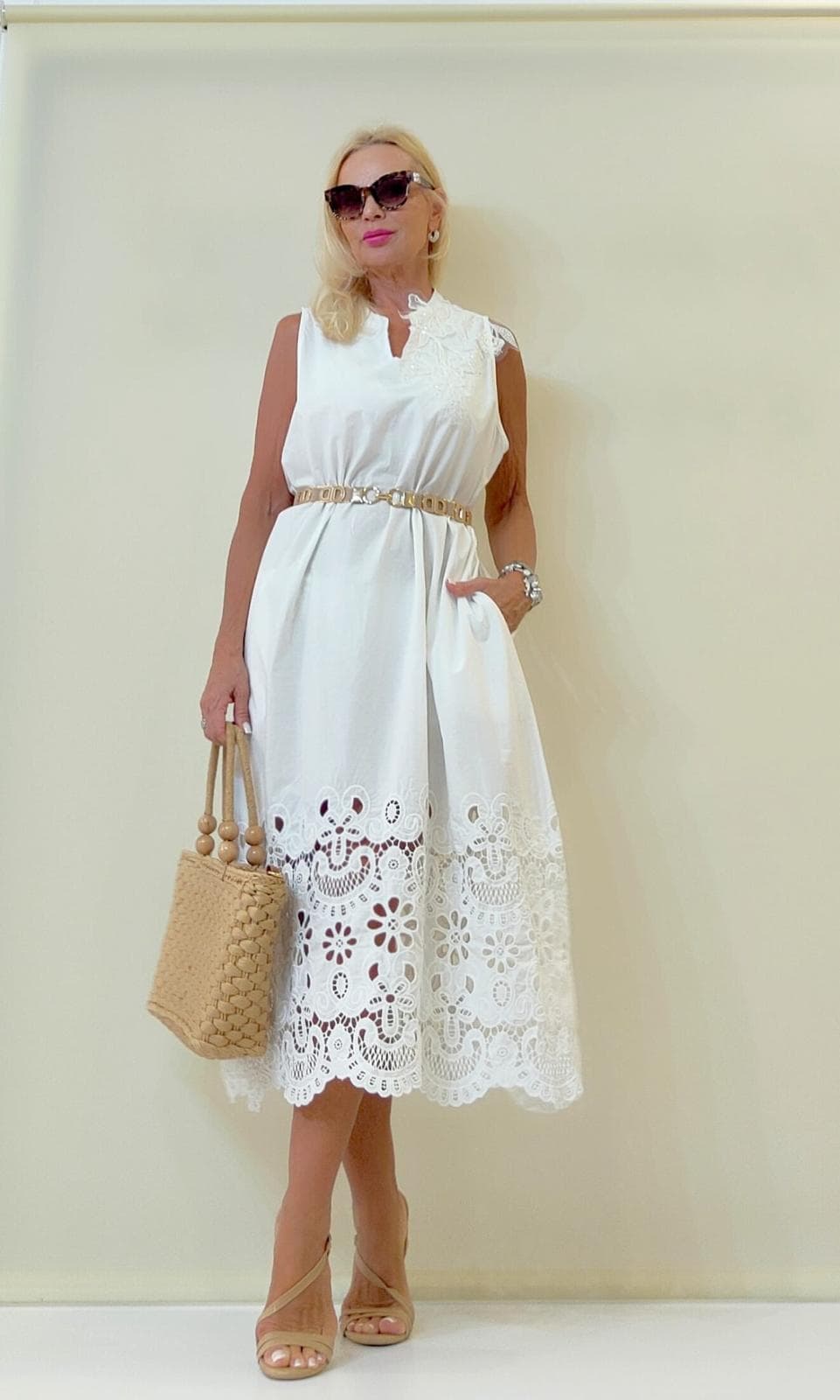 Noutati - Rochie Midi Alb Broderie